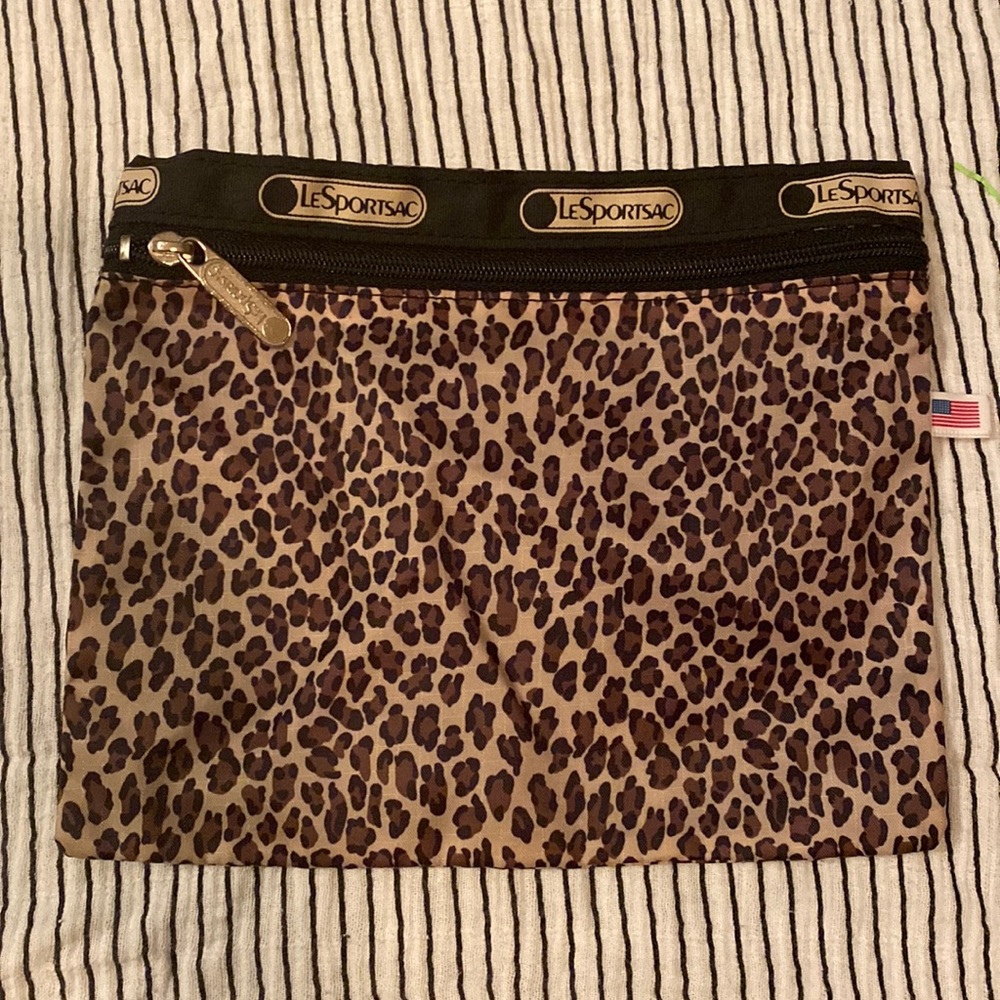 🌻LeSportsac Nylon Single Zip Travel Bag • Cheetah Print 9” x 7”